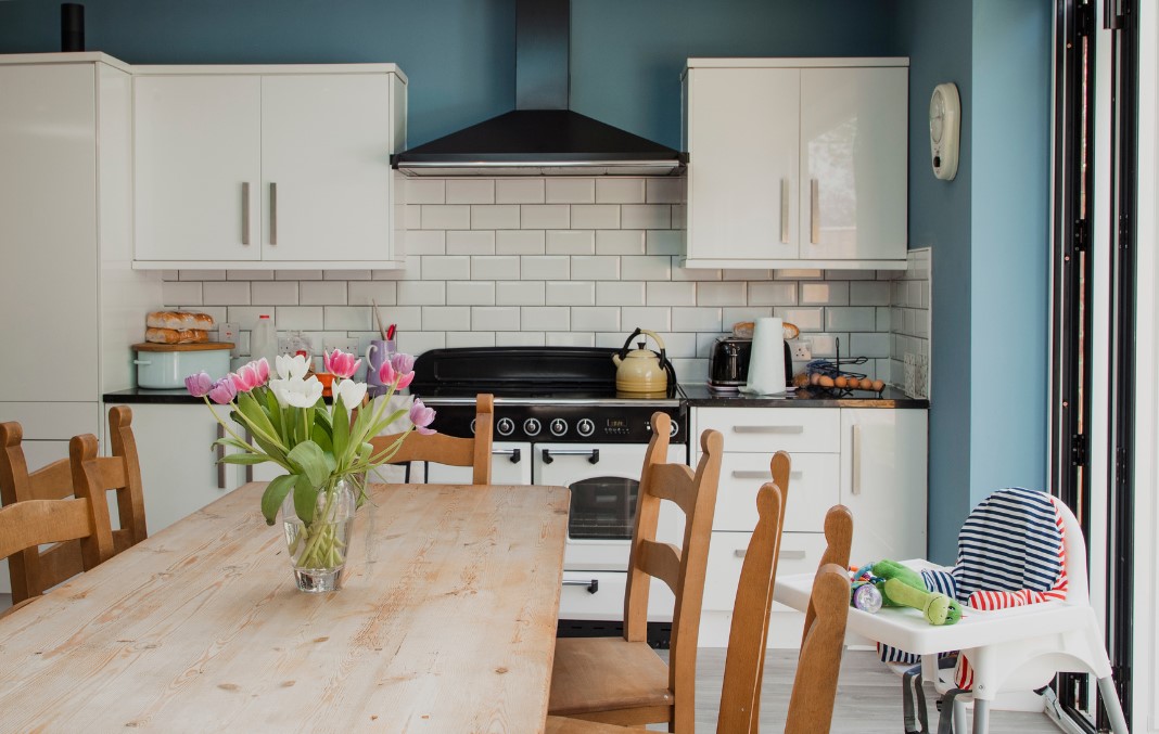 Good Indoor Air Quality in a Family Kitchen with High-Efficiency AC